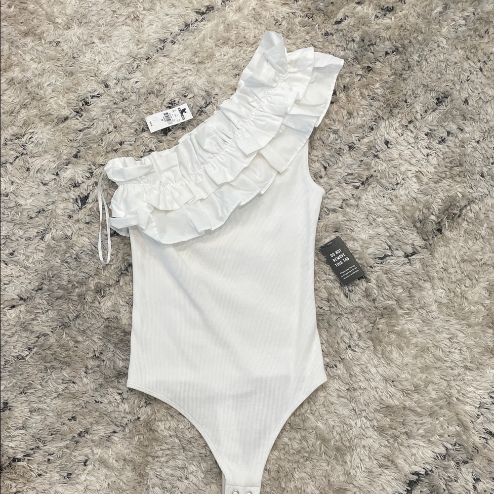 NEW EXPRESS White Ruffled  One Piece XS